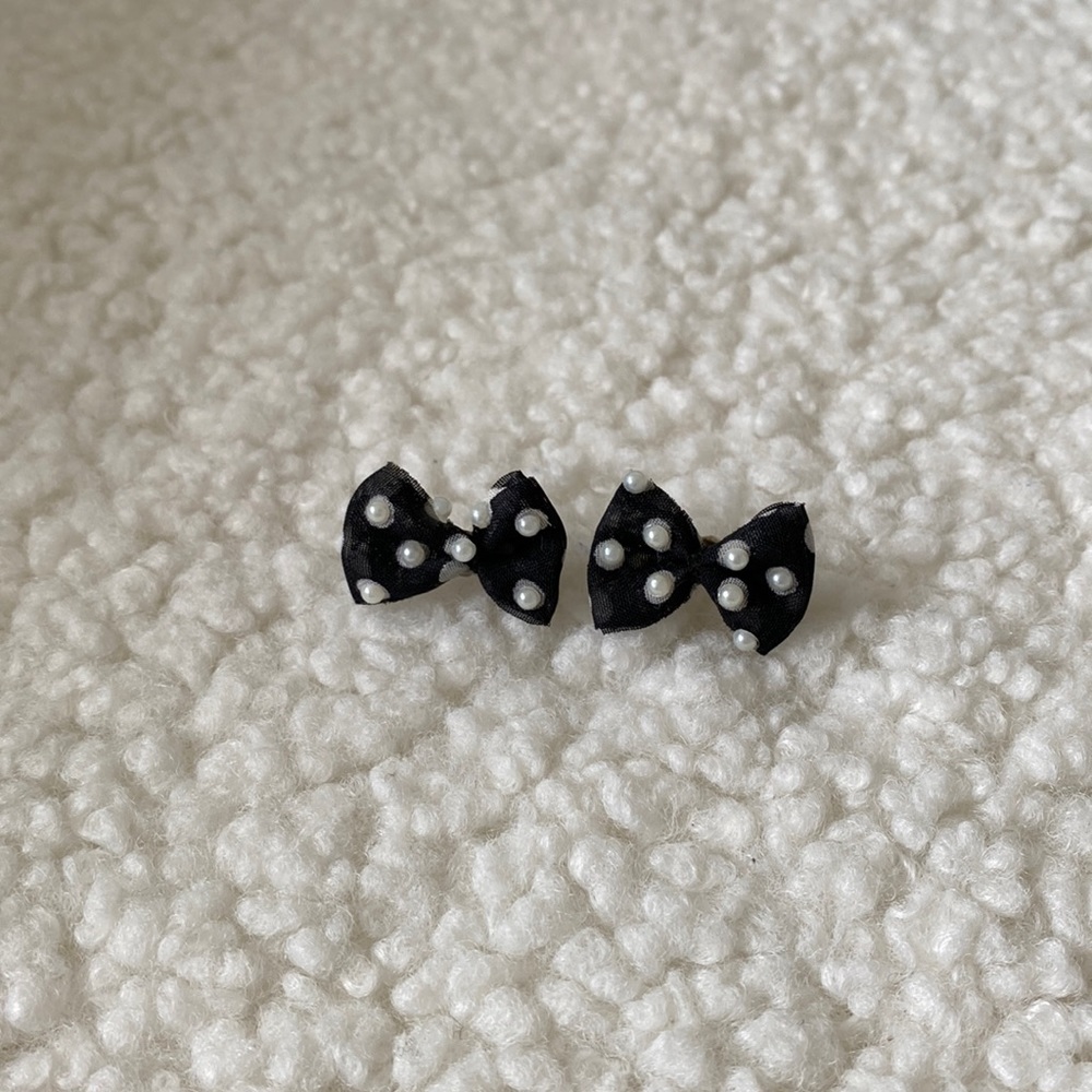 Pearl Bow Stud Earring
